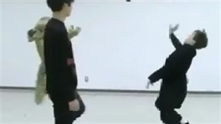 و هفت تا پسر کاملا نرمال