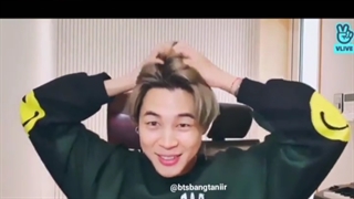 وقتی جیمین وسط لایو رفت دستشویی وهمه منتظرشن:)