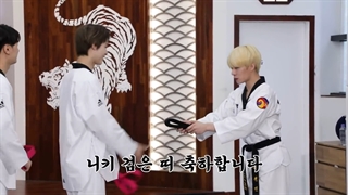 قسمت 23 برنامه EN-O'CLOCK انهایپن ( زیرنویس فارسی )