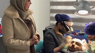 فیلم جراحی کاشت مو در حین عمل