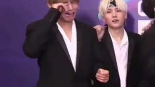 وقتی بی تی اس برنده شد واکنش اعضا واکنش تهیونگ:)