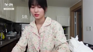 ولاگ مومو عضو گروه توایس+با زیرنویس فارسی