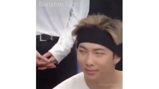 وقتی دست جین کیکیه وبه نامجون دست میده:)