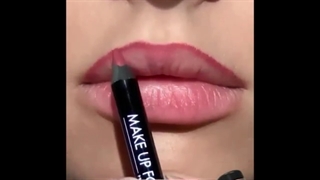 ارایش صورت و لب جذاب