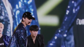 اجرای اهنگ Black suit از گروه سوپرجونیور در Super Show 8