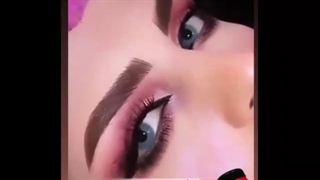 ارایش خط چشم و بن مژه