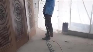 فرایند رنگ آمیزی درب چوبی