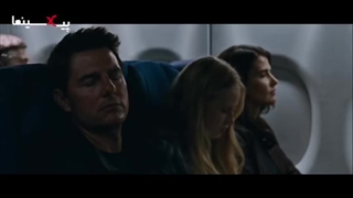 فیلم جک ریچر: هرگز بازنگرد ،‌ سکانس کشتن دو مامور آدم کش در هواپیما