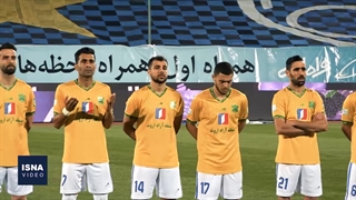 گوشه‌هایی از دیدار فوتبال استقلال و صنعت نفت