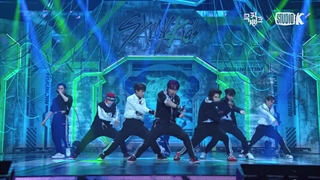 اجرای Maniac توسط استری کیدز در Music Bank