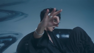 موزیک ویدیوی Lonely مارک + زیرنویس فارسی آنلاین