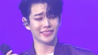 امجی هیونگ قراره بره  سربازی :( و من دارم عرررر میزنم براش