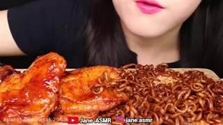 اسمرفود/خوردن/نودل/مرغ/سوسیس تند