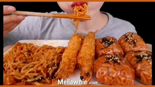 اسمرفود/کوتاه/خوردن نودل/سس پنیر