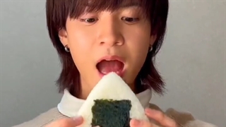 صدا دهنش ب درک. سوال اینجاست بعد این ویدیو زنده موند اصا؟ شب گوزپیچ میشه طرف:/