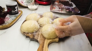 طرز تهیه نان فطیر سنتی مغزدار و خوشمزه