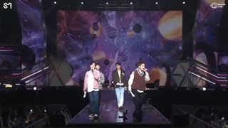 اجرای آهنگ Lucky از اکسو در فن میتینگ سالگرد ده سالگی