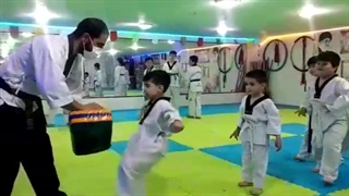 تمرینات شیر قهرمانان باشگاه ایرانا زنجان(تکواندو استاد منصور بهرامی)