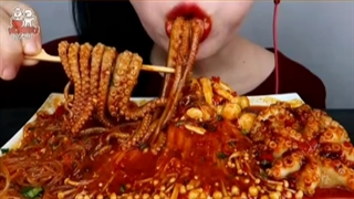 اسمرفود/کوتاه/خوردن قارچ انوکی/هشت پا/نودل شفاف