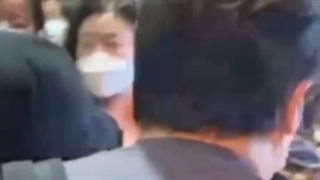 آیو در فرودگاه فرانسه (کپشن)