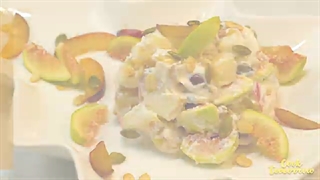 مواد اولیه برای آماده کردن سالاد میوه