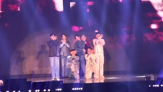 فن کم اجرای Thursday در کنسرت HOME COMING WITH IGOT7