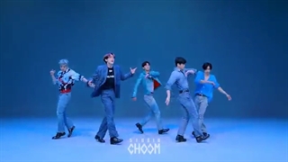 اجرای آهنگ my candy shuger pop از آسترو