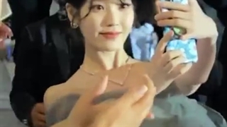 آیو و یوئنا در محوطه فستیوال کن فرانسه