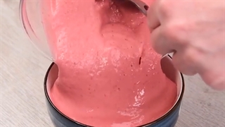 اسموتی توت فرنگی منجمد: یک دسر تازه و لطیف!