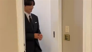 خروج بی تی اس از کنفرانس کوتاه مطبوعاتی  در کاخ سفید