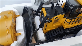 مشاهده قیمت و خرید بولدوزر کنترلی هوینا مدل 1569