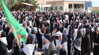 اجرای سرود سلام فرمانده توسط دانش آموزان دختر پاکدشت ورامین