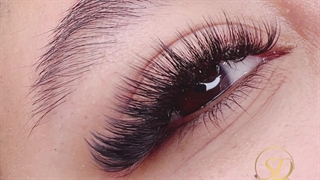 اکستنشن مژه استایل اسپایکی در بهترین مرکز اکستنشن تهران