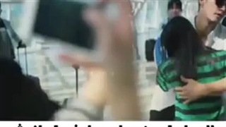 اوپا از فن ایرانیش دفاع می کنه و بقلش میکنه