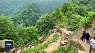 قلعه رودخان، پا در جنگل و سر در آسمان