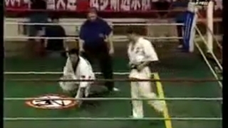 Kyokushin Karate VS Tae Kwon Do 2004
