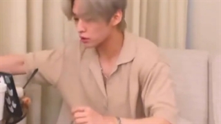 خلاصه لایو لینو بازم می گه از جمله جذابیت های لینو خاص بودنشهههه// موده اسکیز و استی♡●