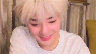 ریکشن آی ان به خر و پف استف موقع لایو///// جوری که جمعش کرد بچه هول شده بود....//