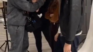 جنا و پرسی در حال آماده شدن برای عکس برداری .