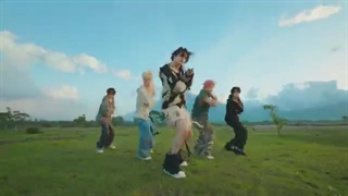 TXT (투모로우바이투게더) 'Sugar Rush Ride' MV