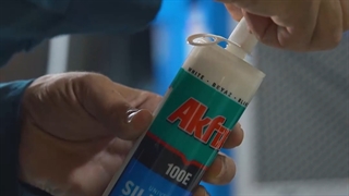 کاربرد درزگیر سیلیکون اسیدی 100E و چسب فوری 705 آکفیکس در نمای ساختمان